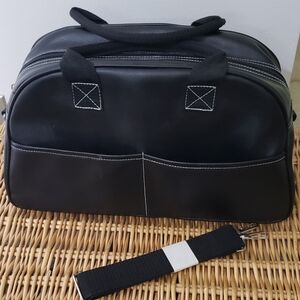 NWOT-Black Travel Carry Zipper Bag